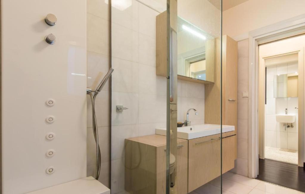 Plaka Hill Luxury Flat